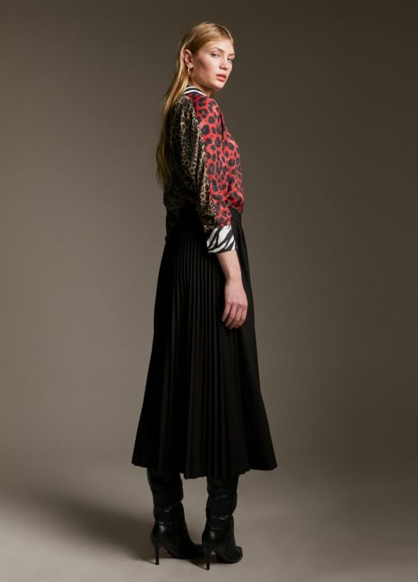 Falda plisada negro de Lola Casademunt by Maite - Imagen 4
