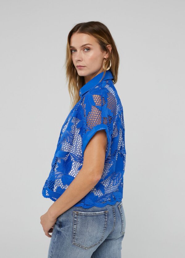 Camisa Corta Calada Guipur Azul de Lola Casademunt by Maite - Imagen 4