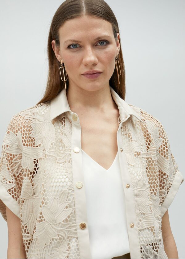 Camisa Corta Calada Guipur Crudo de Lola Casademunt by Maite - Imagen 2