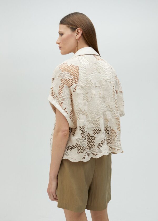 Camisa Corta Calada Guipur Crudo de Lola Casademunt by Maite - Imagen 6