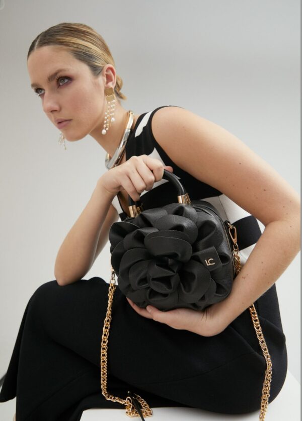 Bolso Flor Efecto Piel Negro de Lola Casademunt - Imagen 7