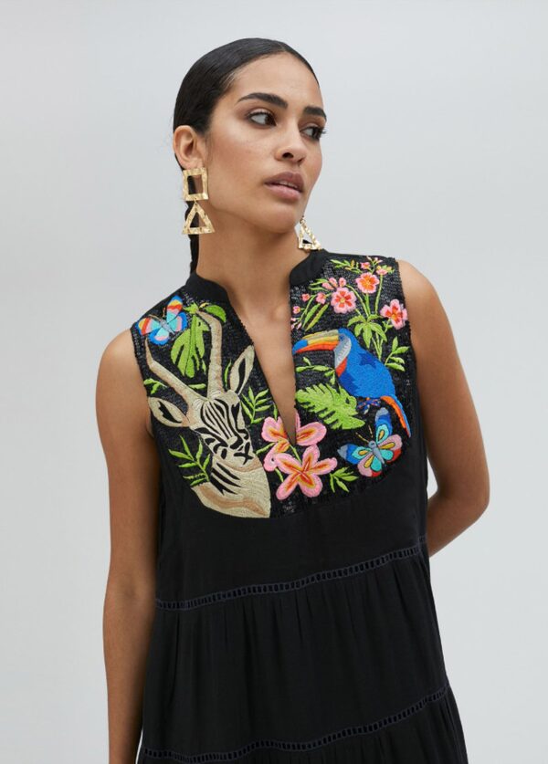 Vestido Largo Negro Bordado de Lola Casademunt - Imagen 3
