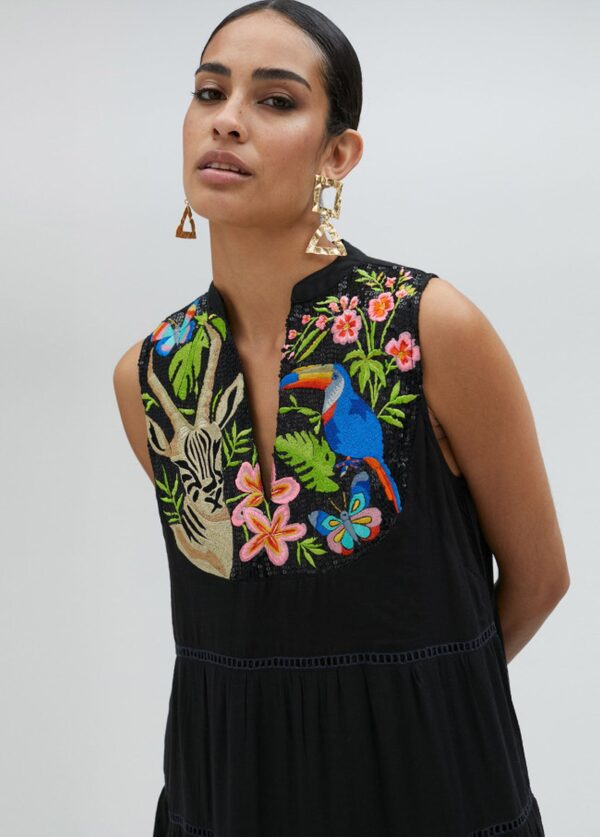 Vestido Largo Negro Bordado de Lola Casademunt - Imagen 5