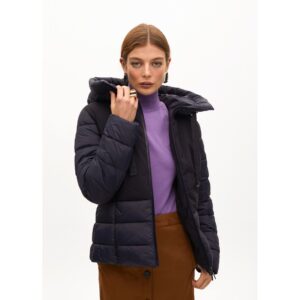 Anorak corto acolchado entallado a contraste navy de Lola Casademunt