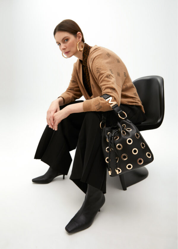 Bolso judas con ojales metalizados circulares negro de Lola Casademunt by Maite - Imagen 7