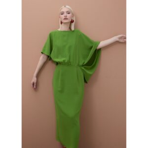Vestido verde con manga asimétrica de Lola Casademunt by Maite